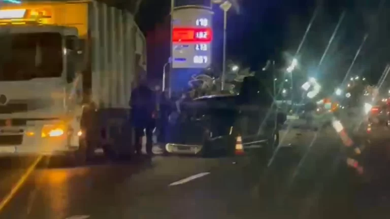 Aksident i rëndë në Elbasan! Makina përplaset me kamionin, dy të plagosur