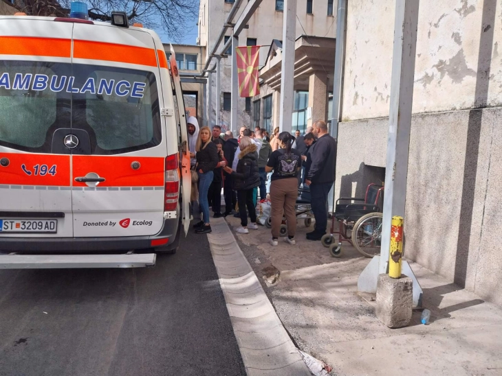 Tragjedia në Koçan/Tre pacientë nisen drejt Selanikut! Arrin avioni ushtarak nga Bullgaria