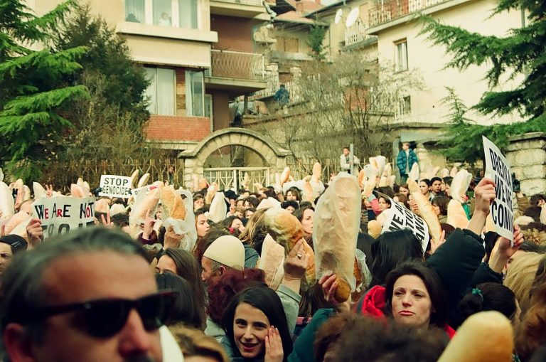 27-vjet më parë u protestua me bukë nga gratë për Drenicën