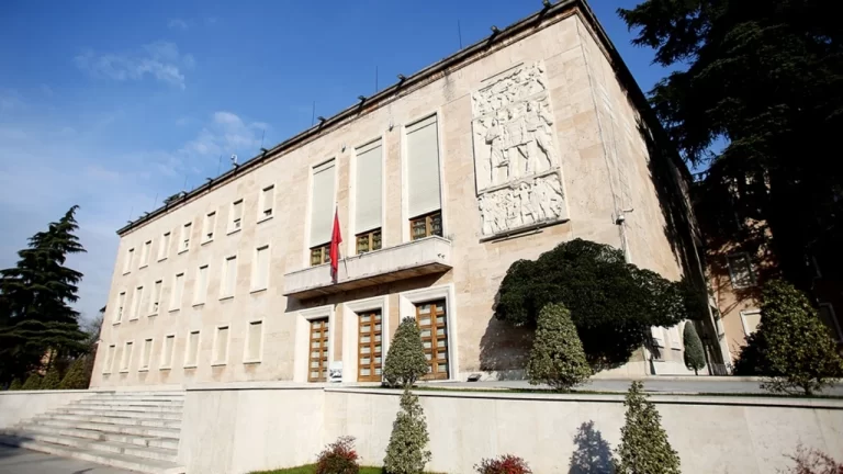 Miratohet vendimi, do të ndërtohet central fotovoltaik në territorin e Aeroportit të Kukësit