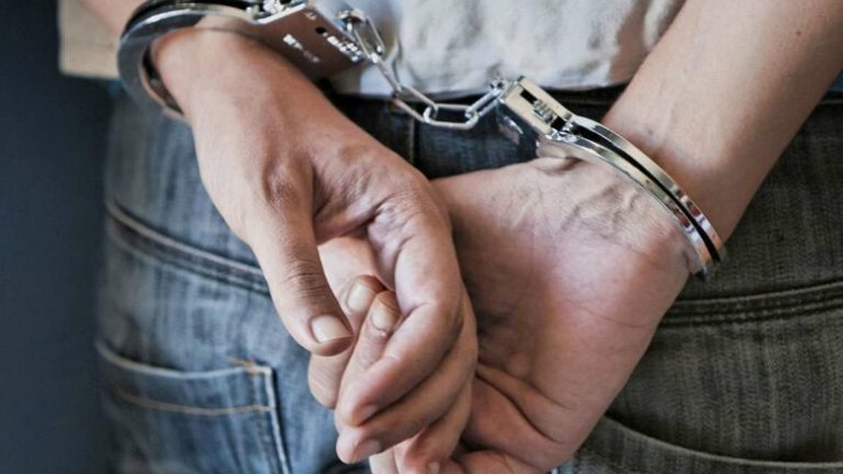 I dehur e godet me shishe qelqi viktimën – arrestohet i dyshuari në Zubin Potok