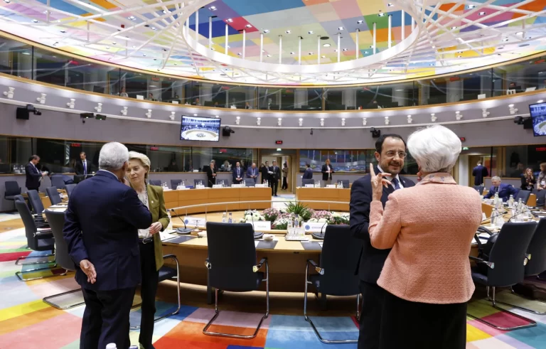Blloku evropian rreshtohet në krah të Ukrainës