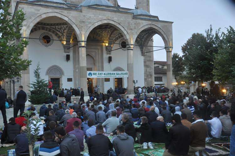 Bashkësia Fetare e RMV-së njoftoi orën e faljes së sabahut dhe Fitër Bajramit