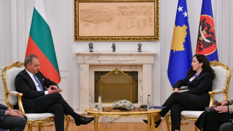 Presidentja Osmani kërkon heqjen e menjëhershme të masave të padrejta të BE-së ndaj Kosovës