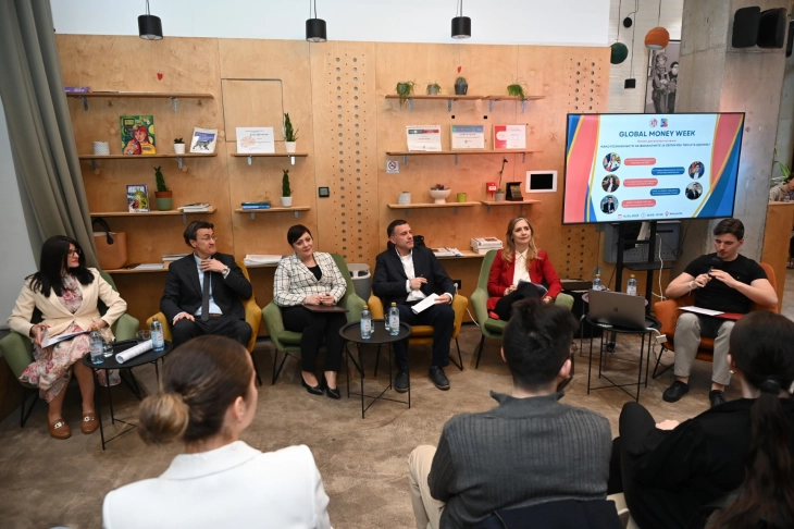 Dimitrieska-Koçoska në panelin e diskutimit mbi edukimin financiar te të rinjtë