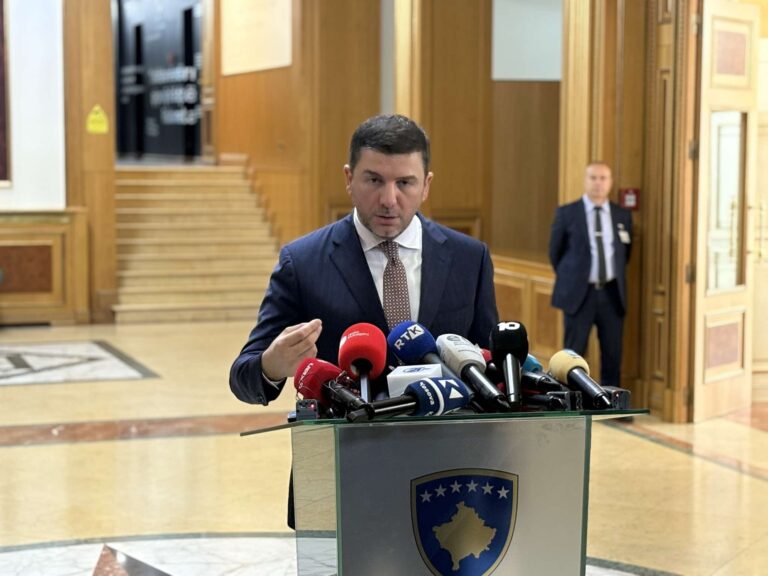 Krasniqi: Logjika e VV-së për shkelje të Kushtetutës nuk kalon në Kuvend