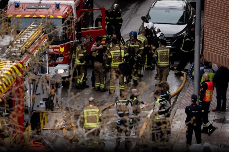 Zjarr në një garazh afër Madridit, humbin jetën dy zjarrfikës, 14 të plagosur