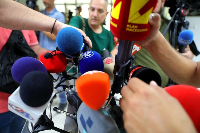 “Reporterët pa kufij”: Maqedonia e Veriut shënon rënie në lirinë e shtypit