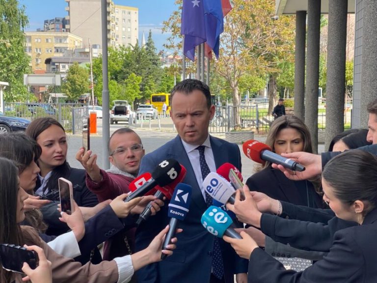 Peci: Guxo s’ka marrë ftesë nga Presidentja, do të duhej të merrte, jemi subjekt i regjistruar në KQZ