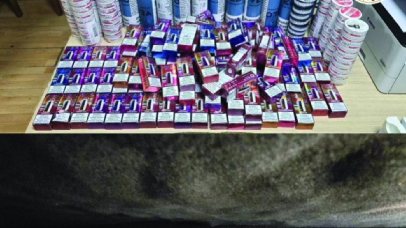 Drejtoria e Doganave  Konfiskohen produkte të duhanit  pjesë automjetesh  barna veterinare  deviza  veshmbathje dhe produkte tjera