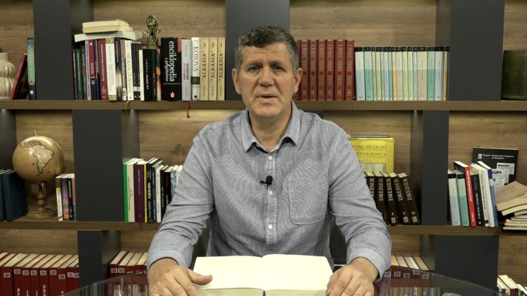 Perendimi shton trysninë ndaj Mickoskit për ndryshimet kushtetuese