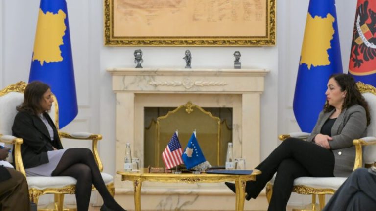 Osmani pret në takim përfaqësuesen e SHBA-së në Kosovë, flasin për formimin e institucioneve