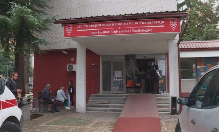 Pritje me muaj për një incizim në Radiologji