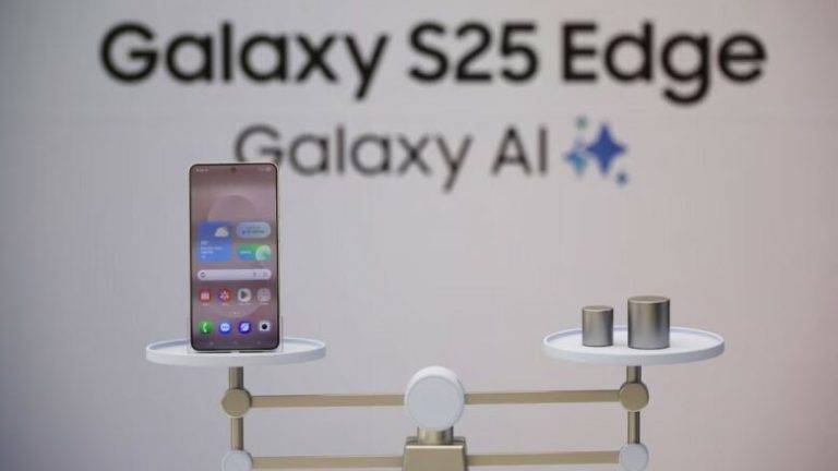 Samsung lanson “telefonin inteligjent më të hollë” – për të qenë në garë me rivalin Apple