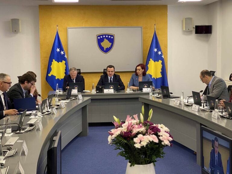 Kurti: Shtesat për gratë lehona rriten nga 170 euro në 325.9 euro