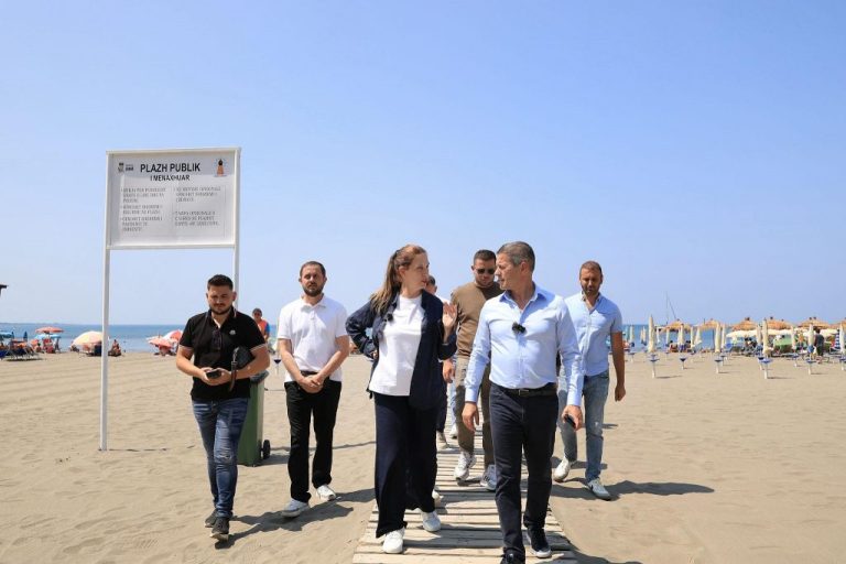 Kumbaro: Lezha model pozitiv në menaxhimin e plazheve, sfidë rritja e flukseve dhe shtimi i hapësirave publike