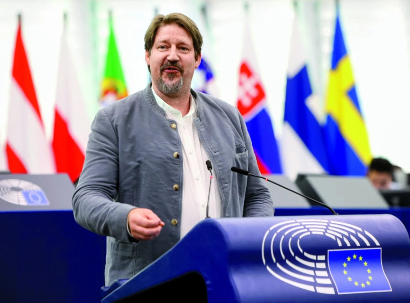 Komiteti për punë të jashtme i Parlamentit Evropian e miratoi raportin e Vajcit për vendin