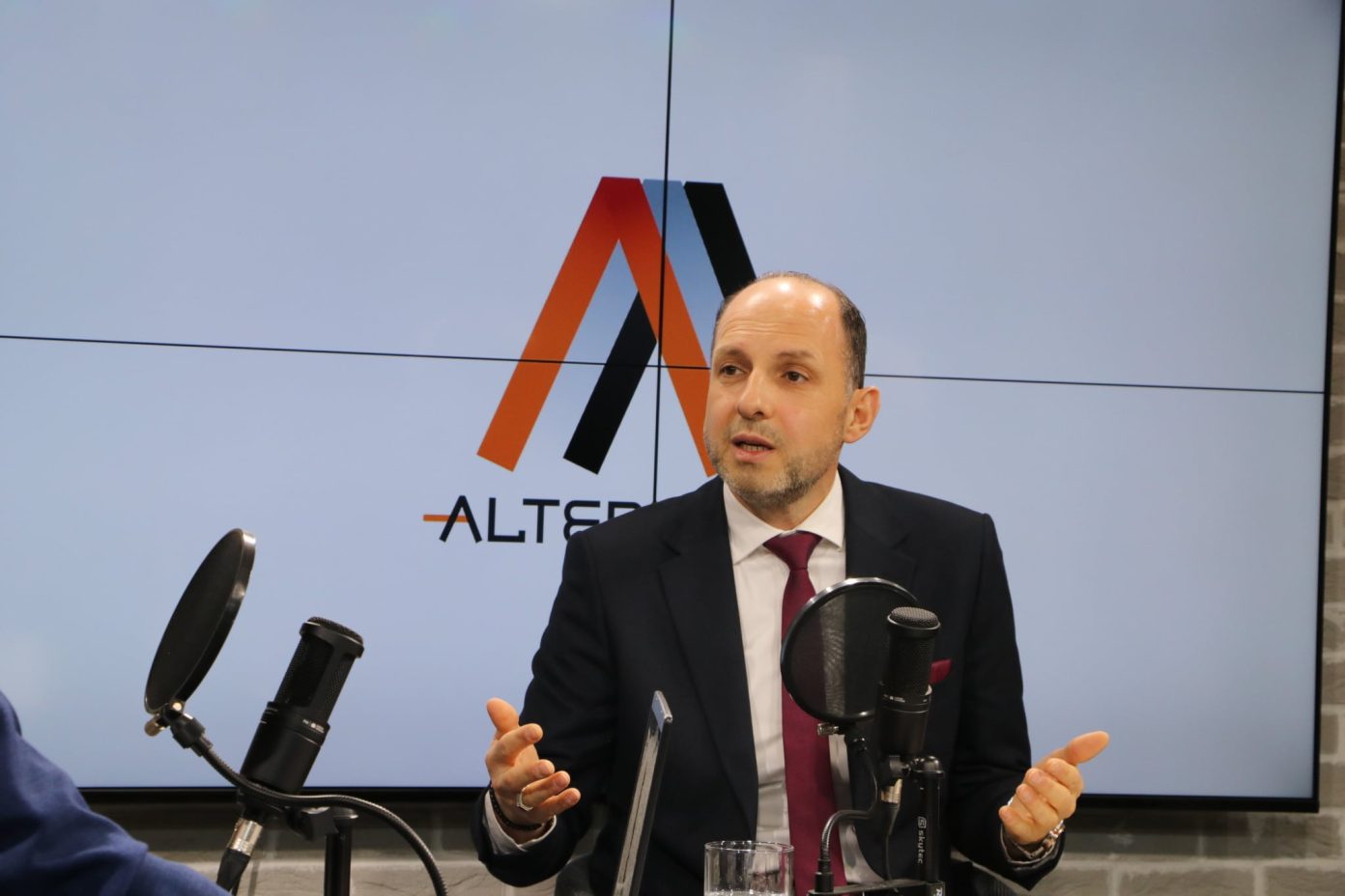 Ibrahimi  Deri në fund të korrikut do të kemi 2500 punësime dhe avancime të shqiptarëve