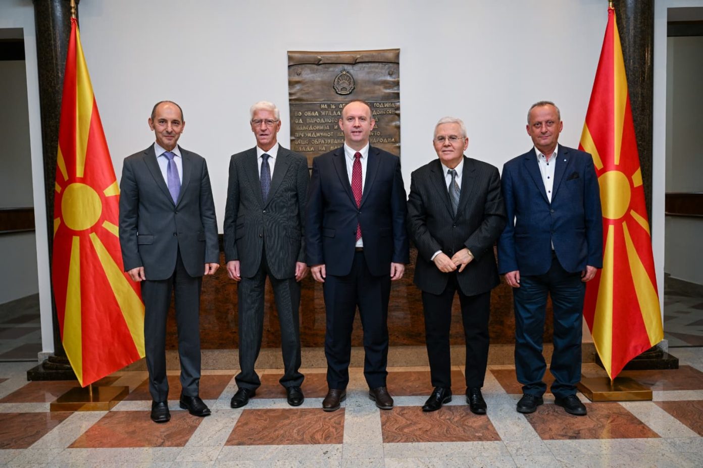 Kryeparlamentari Gashi takim me ish kryetarët e Kuvendit  mungon vetëm Talat Xhaferi