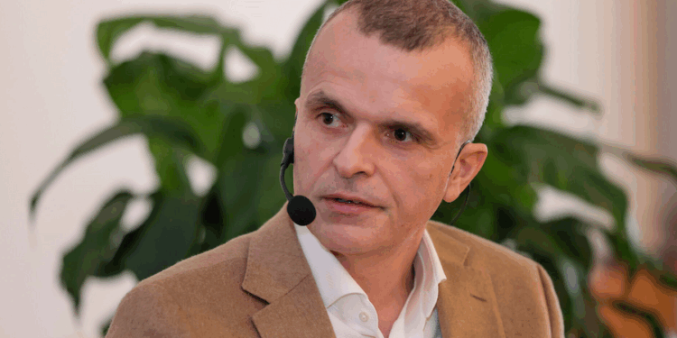 Po pilotonte avionin duke folur me nënën në telefon, zbardhet dëshmia e Beqirajt