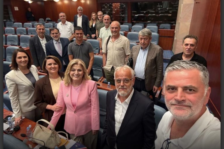 Ilir Hasani: Bllokuam seancën e Kuvendit, nuk lejojmë votim pa u përfshirë ligji për Përfaqësimin e Drejtë