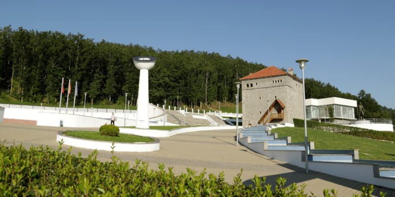 Dëmtohet Kompleksi Memorial  “Zahir Pajaziti” në Orllan