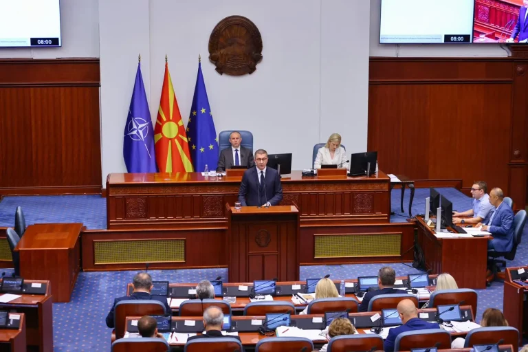 Stoilkoviqi sulmoi verbalisht disa deputetë, por ai vetë nuk kërkoi falje, në vend të tij e bëri Mickoski