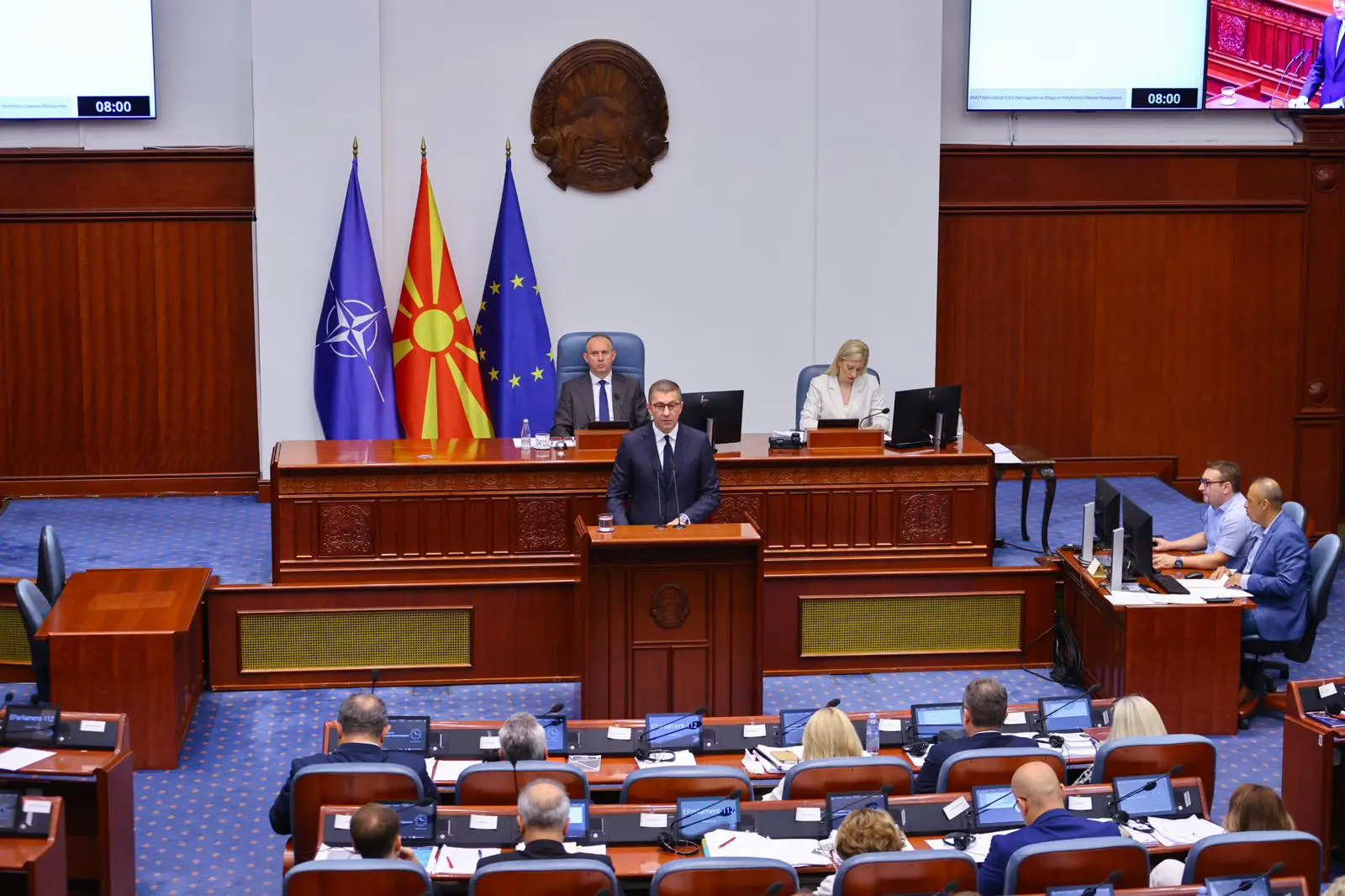 Stoilkoviqi sulmoi verbalisht disa deputetë  por ai vetë nuk kërkoi falje  në vend të tij e bëri Mickoski
