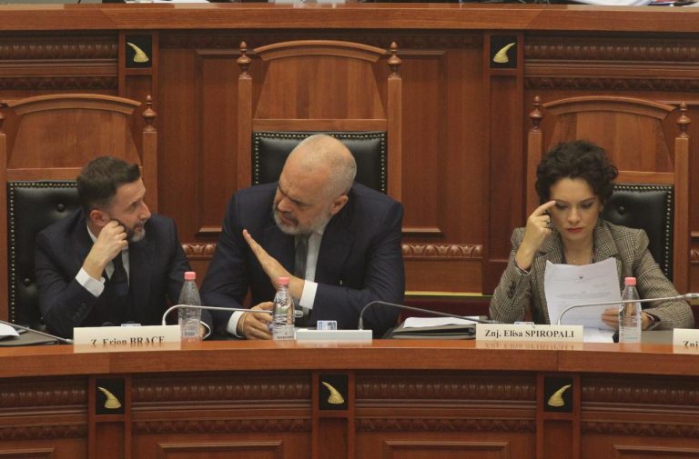 Përplasja mes Ramës dhe Braçes në mbledhjen e PS-së, reagon deputeti socialist: Pres të bëhet shembull ‘spiuni’ brenda nesh!