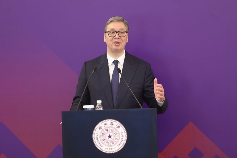 Vuçiq para ushtarëve: Kurrë mos e harroni, ‘Kosova është pjesë e Serbisë’