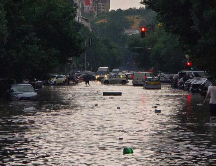 Komuna e Çairit: Për çdo rast të shkaktuar nga stuhia, kontaktoni 112