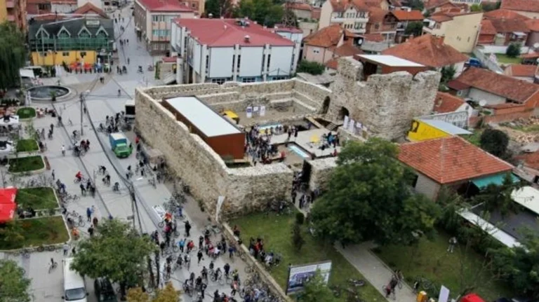 Shkoi si mysafir në dasmë, nxori armën dhe shtiu në ajër – 36-vjeçari përfundon në polici në Vushtrri