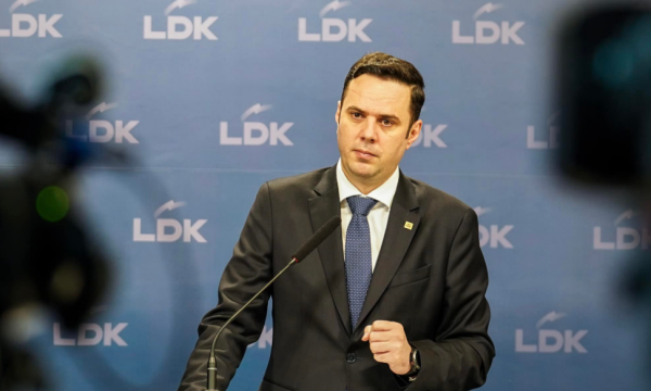 Abdixhiku pas takimit me Kurtin  Jemi shumë larg marrëveshjes për presidentin
