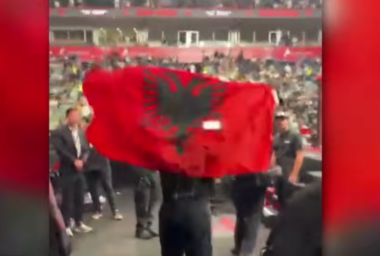 Rrëfimi i boksierit shqiptar që hyri me flamur në ring: Ishin 22 mijë serbë në arenë…