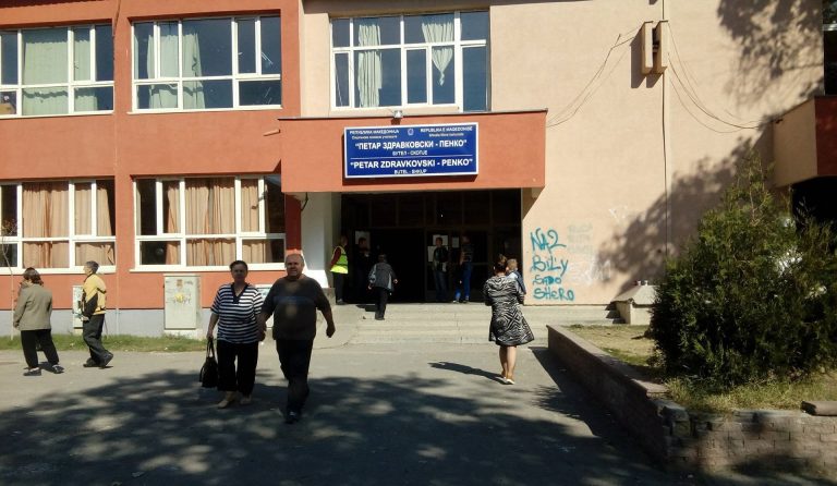 Shkolla “Penko” e Butelit mbyll paralelen me mësim në gjuhën shqipe